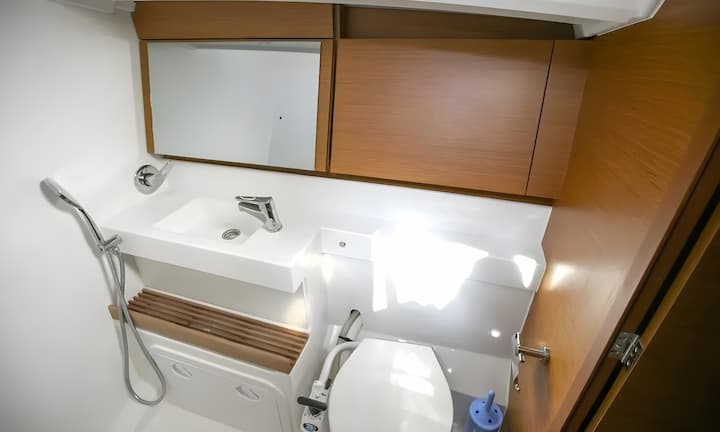 Sailboat Jeanneau Sun Odyssey 440 (2024) for Charter - Nea Peramos - Attica | #20233 - 17