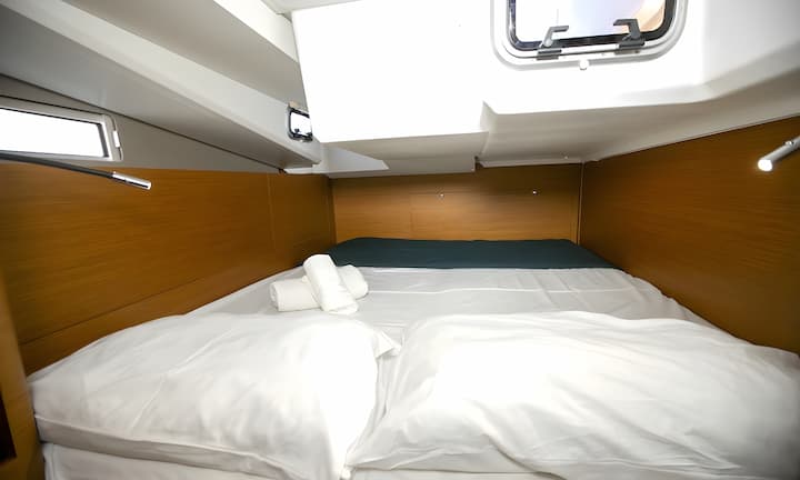 Sailboat Jeanneau Sun Odyssey 440 (2024) for Charter - Nea Peramos - Attica | #20233 - 16