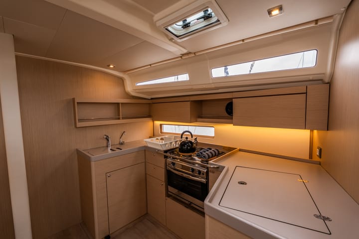  Barca a vela Beneteau Oceanis 40.1 (2024) per Noleggio, overcloccabile Salerno | #20303 - 10