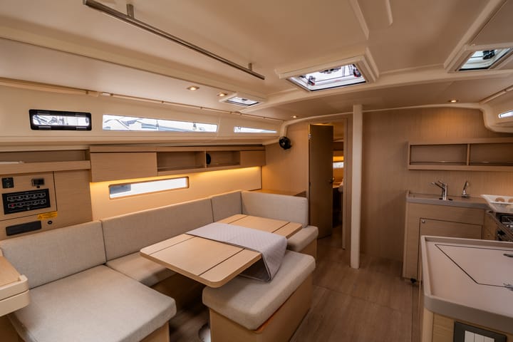  Barca a vela Beneteau Oceanis 40.1 (2024) per Noleggio, overcloccabile Salerno | #20303 - 5