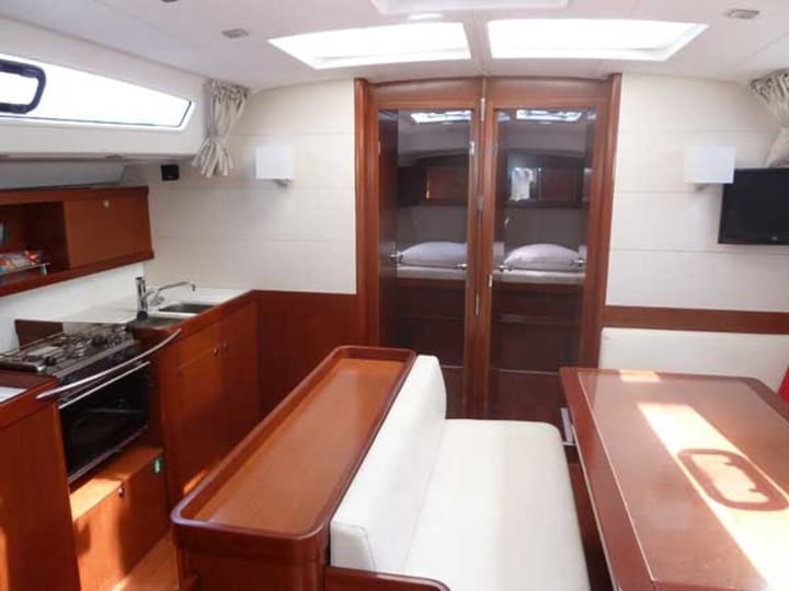  Velero Beneteau Oceanis 50 Family (2011) para Charter - Elefsina | #20558 - 3