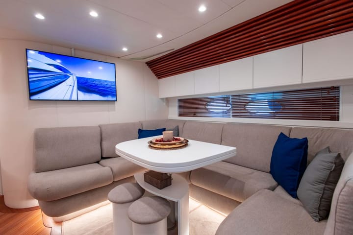 Motor Yacht Pershing Pershing 52 (2002) for Charter - Piraeus | #20823 - 14