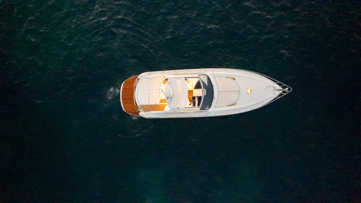 Motor Yacht Pershing Pershing 52 (2002) for Charter - Piraeus | #20823 - 13