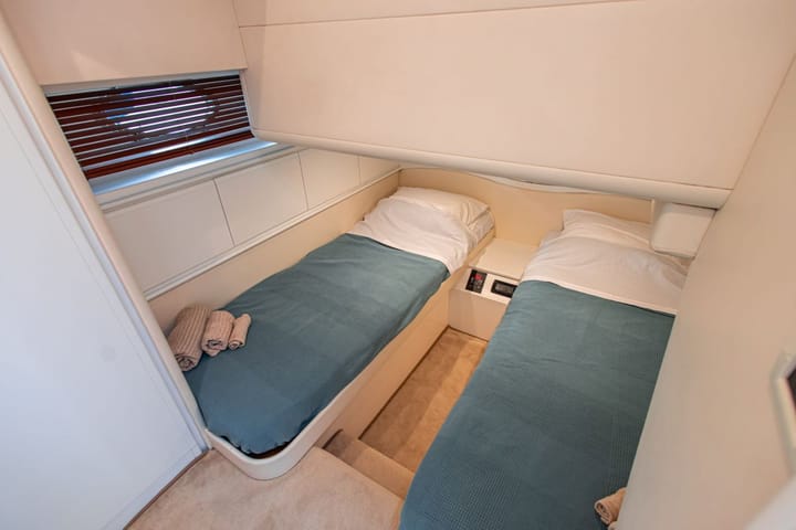 Motor Yacht Pershing Pershing 52 (2002) for Charter - Piraeus | #20823 - 11