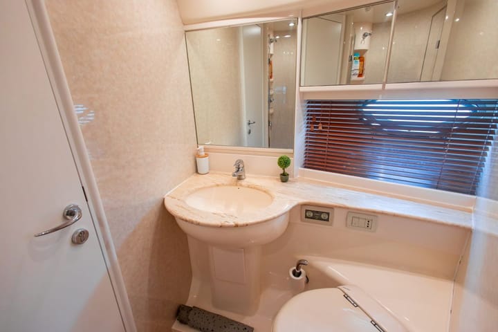 Motor Yacht Pershing Pershing 52 (2002) for Charter - Piraeus | #20823 - 7