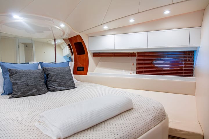 Motor Yacht Pershing Pershing 52 (2002) for Charter - Piraeus | #20823 - 16
