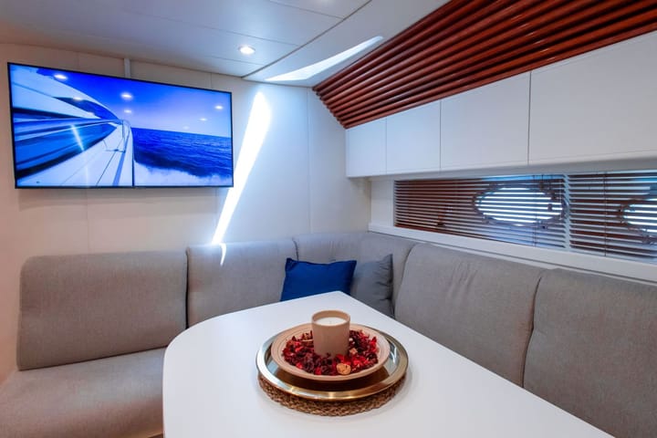 Motor Yacht Pershing Pershing 52 (2002) for Charter - Piraeus | #20823 - 6