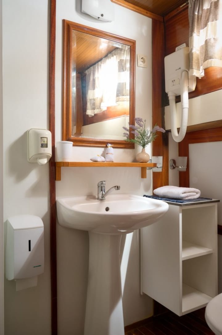 Fatto su misura Caicco (2002) for Charter - Jesenice - Dugi Rat | #21102 - 26