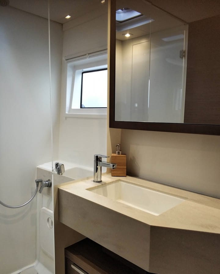  Catamarán Lagoon  46  (2021) para Charter - Lavrion | #21261 - 3