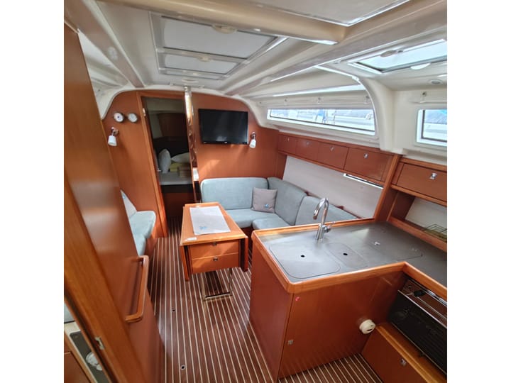 Segelboot Bavaria  37 Cruiser (2015) für Charter - Punat | #21359 - 2