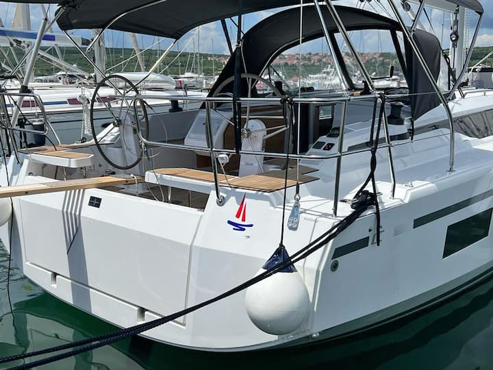 Sailboat Bavaria  42 Cruiser (2023) for Charter - Punat | #21373 - 12