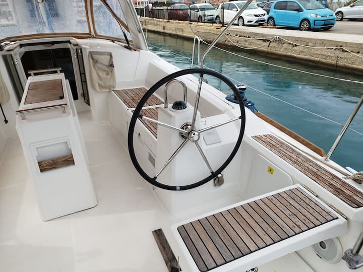  Zeilboot Beneteau Oceanis 38.1 (2017) voor Charter - Lefkada | #21773 - 3
