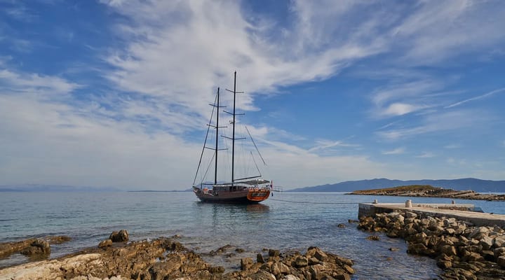 Hecho a medida  Goleta (2004) para Charter - Split | # 22505 - 51