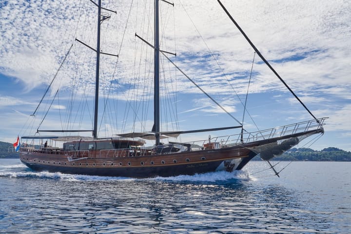 Hecho a medida  Goleta (2004) para Charter - Split | # 22505 - 43