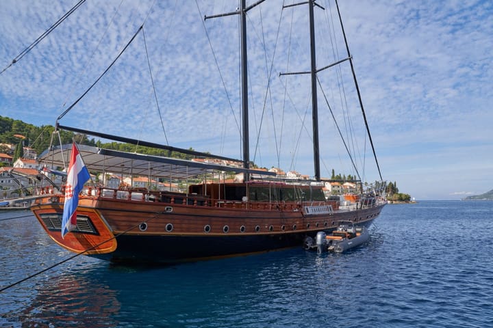 Hecho a medida  Goleta (2004) para Charter - Split | # 22505 - 53