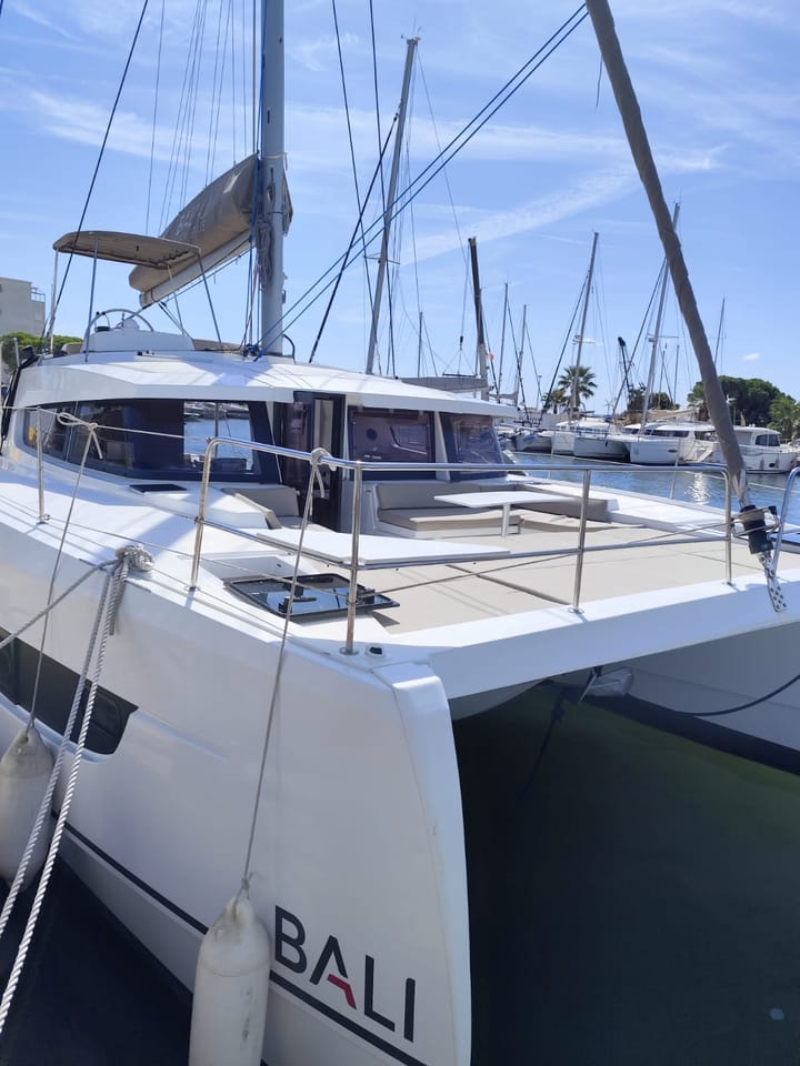 Hyeres 12.75 m Para Charter Catamarán - #22855 - 10
