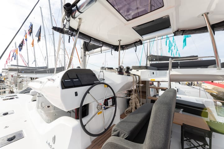 Gesplitst 13.92 m Voor Charter Catamaran - #23207 - 16