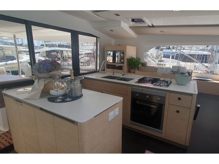 Seget Donji 15.54 m Para Charter Catamarán - #23280 - 2