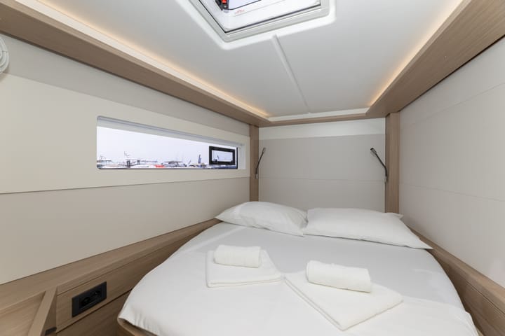 Spalato 13.99 m Per noleggio Catamarano - #23290 - 10