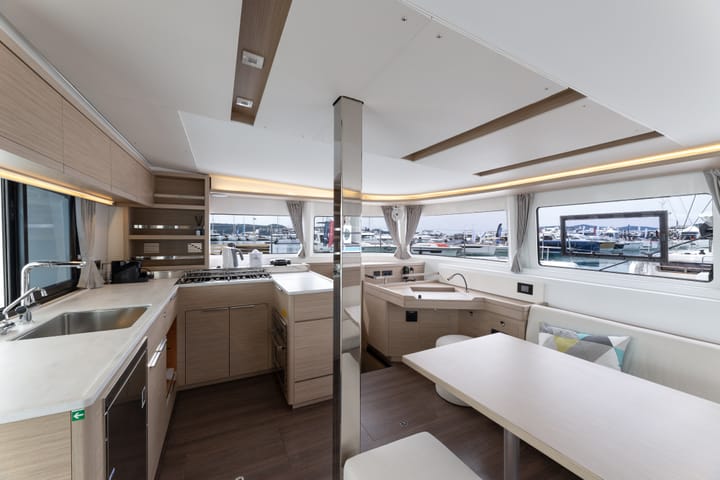 Spalato 13.99 m Per noleggio Catamarano - #23290 - 15