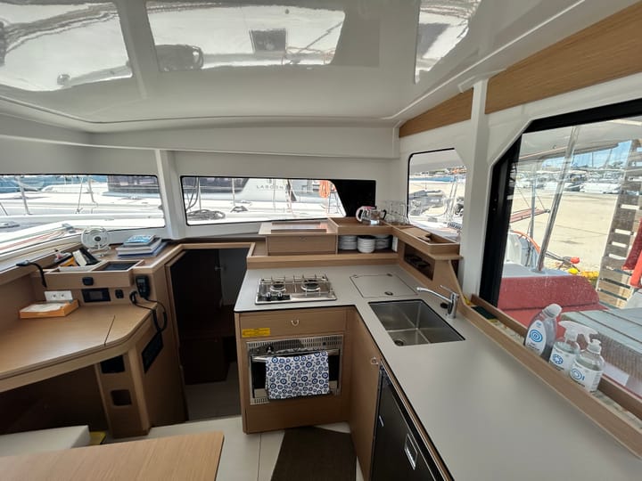 Kos 11.33 m Per noleggio Catamarano - #23459 - 6