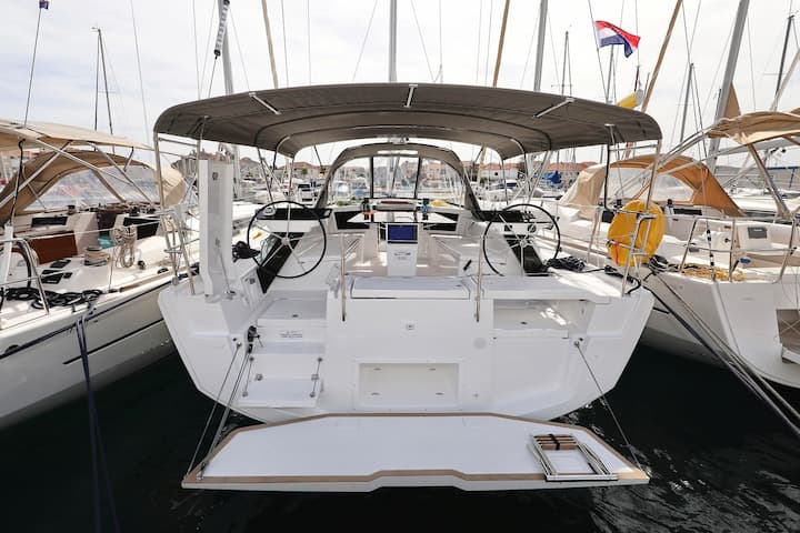 Primosten 12.75 m Für Charter Segelboot — #23480 - 1