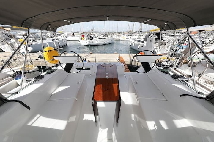 Primosten 12.75 m Für Charter Segelboot — #23480 - 10