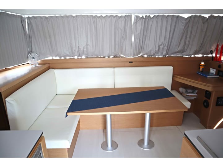 Catamaran Excess 11 (2021) pour Charter - Paros | #23535 - 2