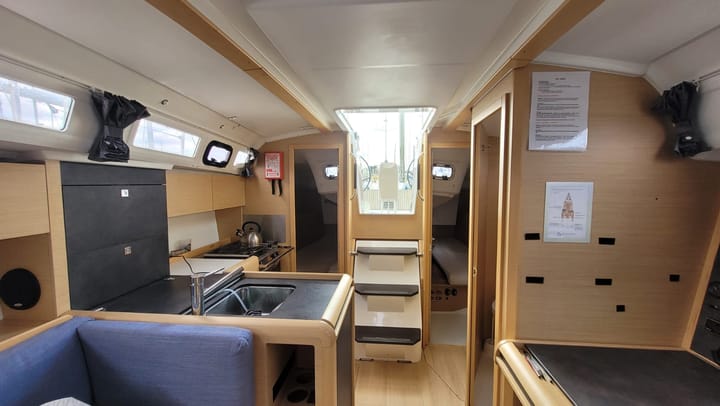 Sailboat Jeanneau Sun Odyssey 349 (2018) for Charter - Saint-Quay-Portrieux | #23625 - 10