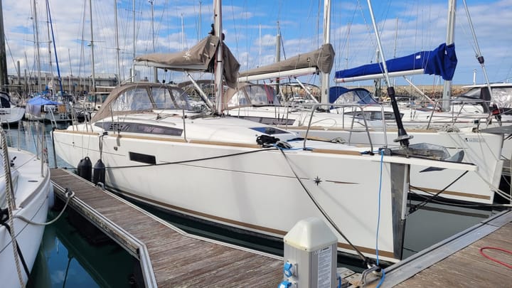 Sailboat Jeanneau Sun Odyssey 349 (2018) for Charter - Saint-Quay-Portrieux | #23625 - 9