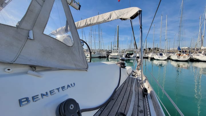 Sailboat Beneteau Oceanis 31 (2011) for Charter - Saint-Quay-Portrieux | #23634 - 5