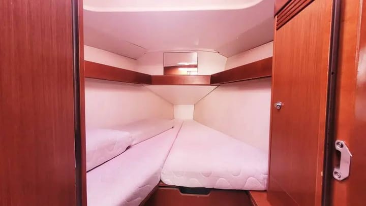 Sailboat Beneteau Oceanis 31 (2011) for Charter - Saint-Quay-Portrieux | #23634 - 15