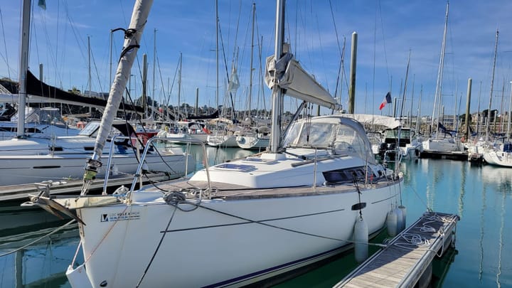 Sailboat Beneteau Oceanis 31 (2011) for Charter - Saint-Quay-Portrieux | #23634 - 3