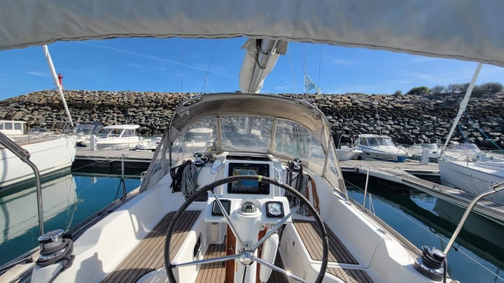 Sailboat Beneteau Oceanis 31 (2011) for Charter - Saint-Quay-Portrieux | #23634 - 16