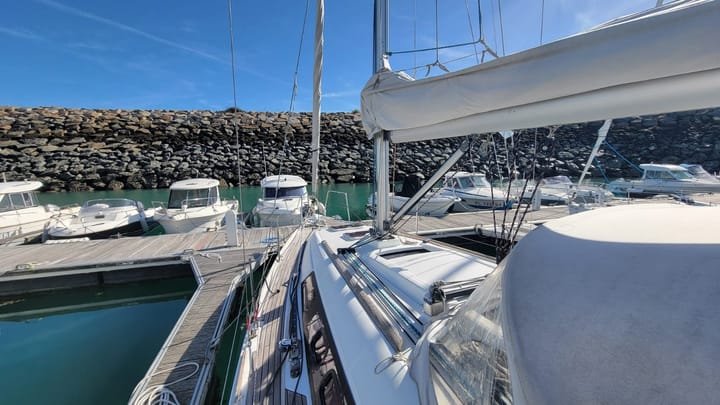 Sailboat Beneteau Oceanis 31 (2011) for Charter - Saint-Quay-Portrieux | #23634 - 13