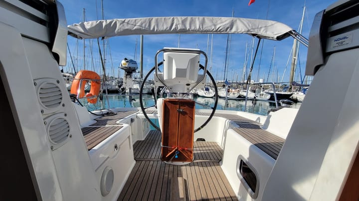 Sailboat Beneteau Oceanis 31 (2011) for Charter - Saint-Quay-Portrieux | #23634 - 10