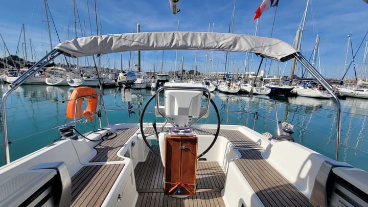 Sailboat Beneteau Oceanis 31 (2011) for Charter - Saint-Quay-Portrieux | #23634 - 18