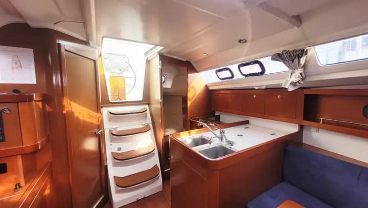 Sailboat Beneteau Oceanis 31 (2011) for Charter - Saint-Quay-Portrieux | #23634 - 9