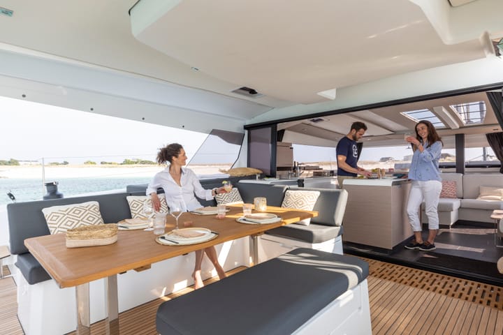 Hyeres 15.54 m Para Charter Catamarán - #23867 - 5