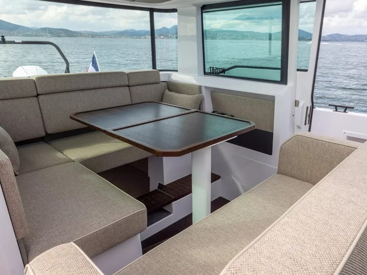 Bateau à moteur Axopar 37 XC Cross Cabin (2023) pour Charter - Kalamata | #24057 - 2