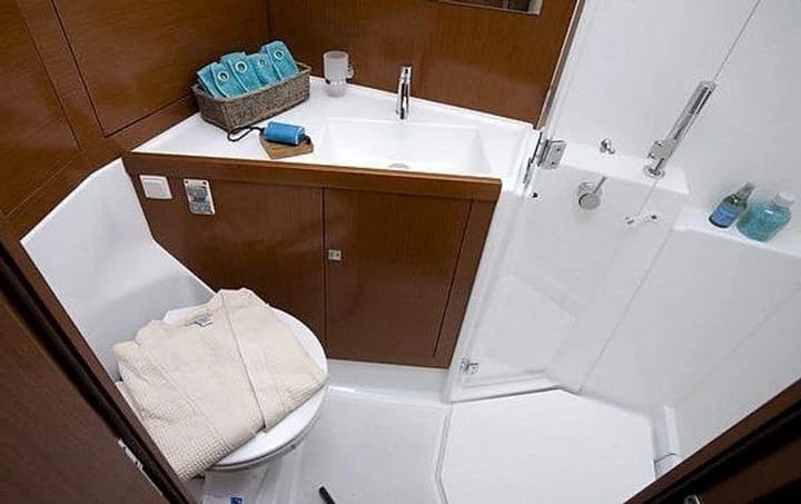  Barca a vela Beneteau Oceanis 45 (2018) per Noleggio, overcloccabile Tivat | #24260 - 13