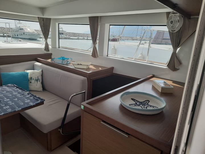  Catamarán Lagoon  40 (2019) para Charter - Salerno | #24292 - 2