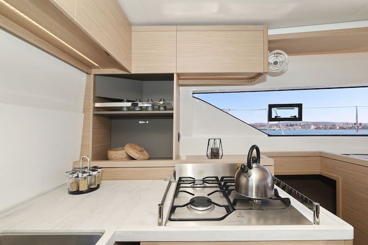  Catamarán Lagoon 51 (2025) para Charter - Sukošan | #24331 - 17