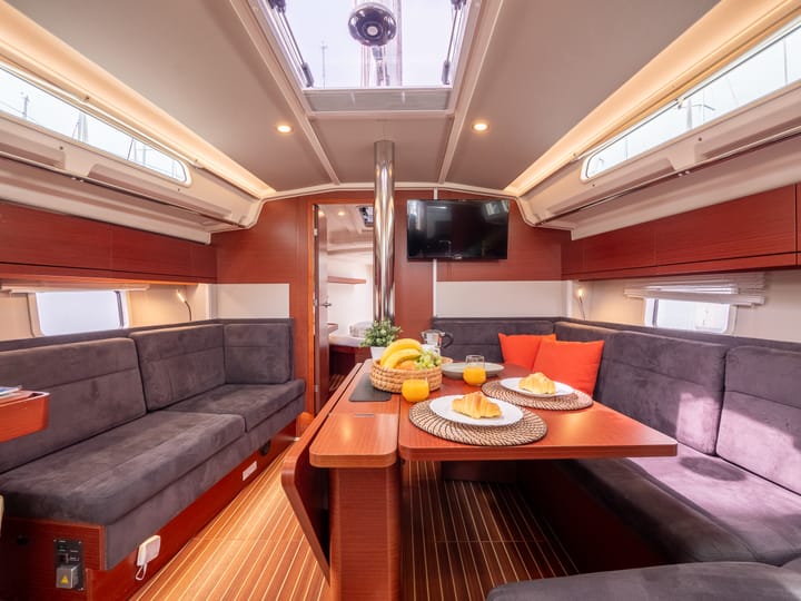 Split 12.4 m For Charter Voilier - #24445 - 2