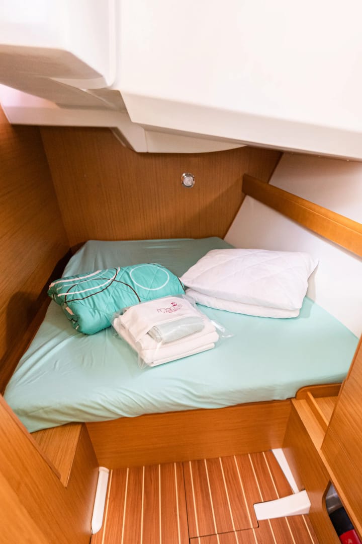 Sailboat Jeanneau Sun Odyssey 42DS (2010) for Charter - Lefkada | #24482 - 5