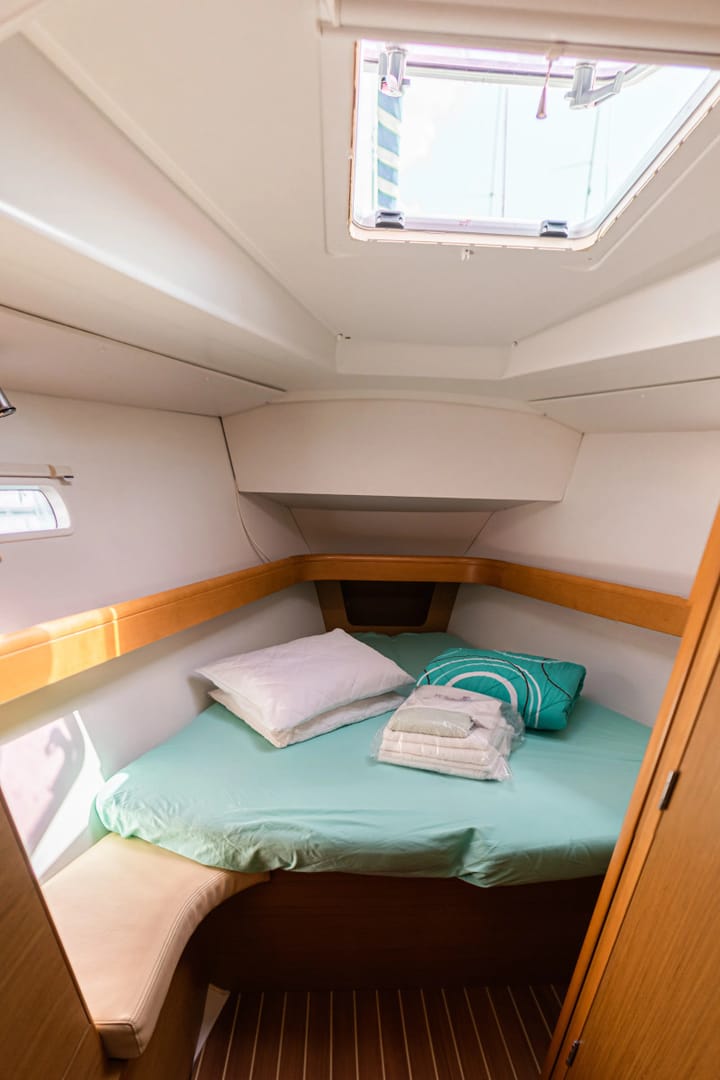 Sailboat Jeanneau Sun Odyssey 42DS (2010) for Charter - Lefkada | #24482 - 15
