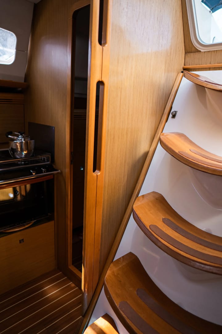 Sailboat Jeanneau Sun Odyssey 42DS (2010) for Charter - Lefkada | #24482 - 3