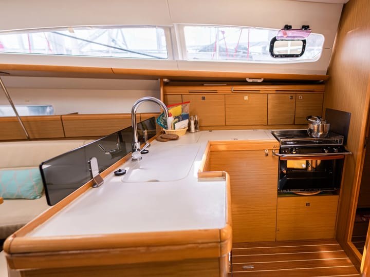 Sailboat Jeanneau Sun Odyssey 42DS (2010) for Charter - Lefkada | #24482 - 6