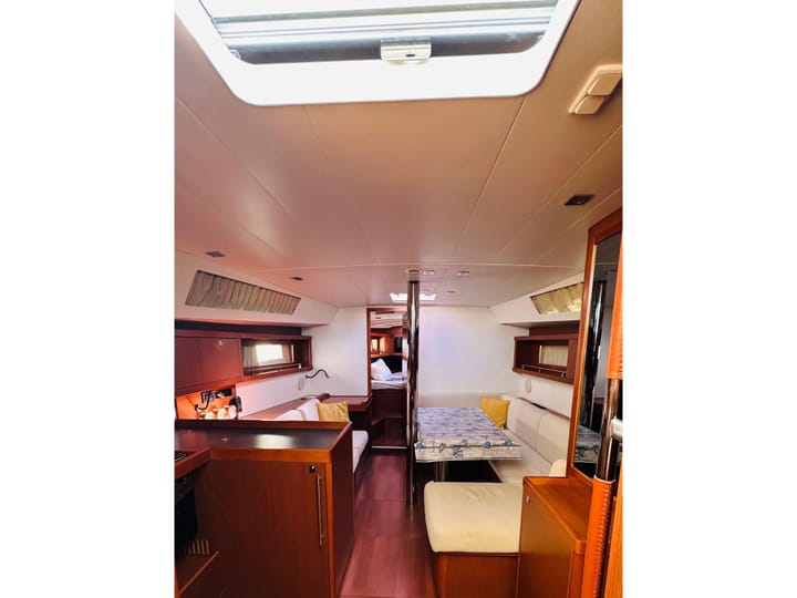 Sailboat Beneteau Oceanis 41 (2015) for Charter - La Spezia | #24532 - 2