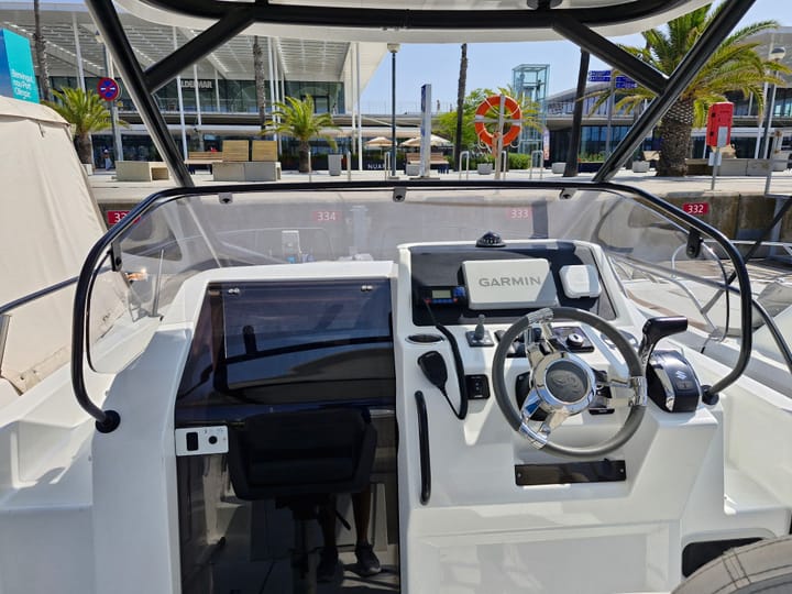 Barcelona 8.1 m Para Charter Lancha motora - #24559 - 1